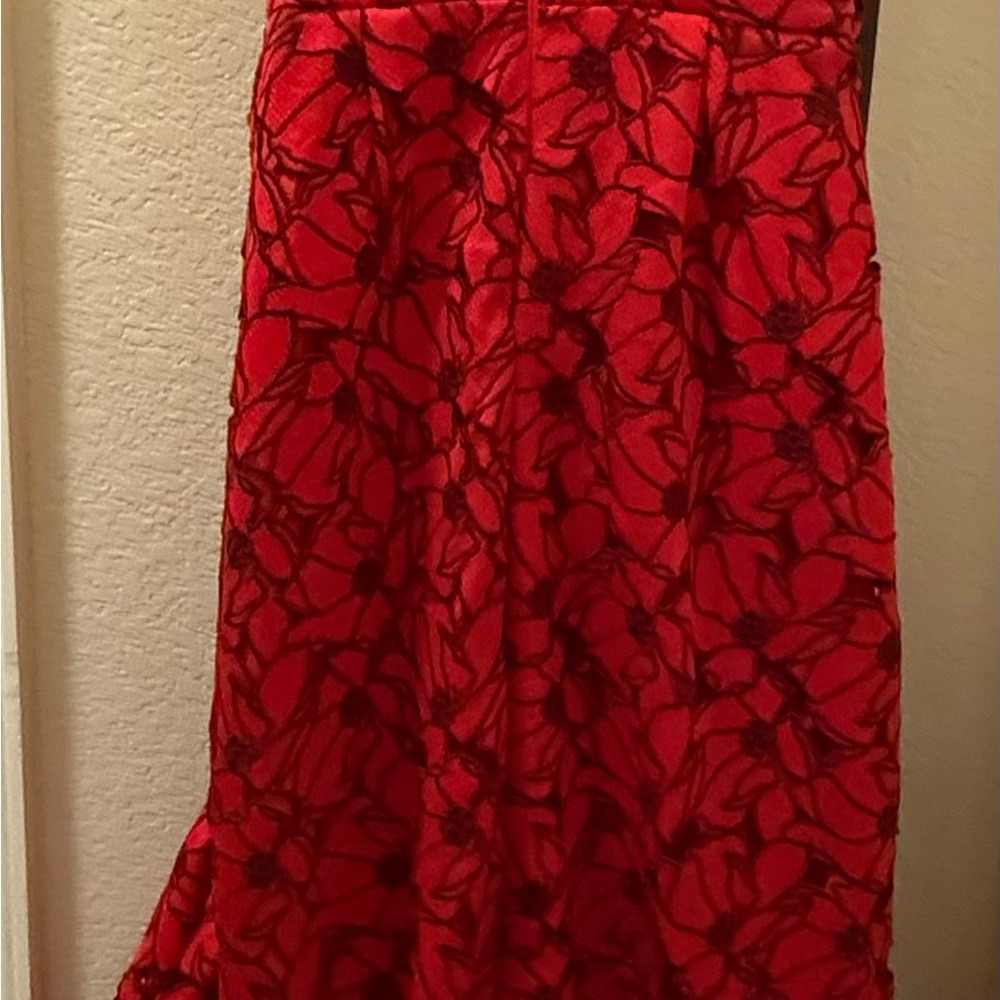 High-neck floral lace red maxi dress with layered ruffle asymmetric hem. Size 6 - Picture 6 of 9